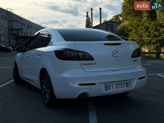 Белый Мазда 3, объемом двигателя 2 л и пробегом 153 тыс. км за 9000 $, фото 4 на Automoto.ua