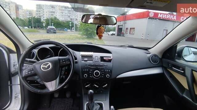 Белый Мазда 3, объемом двигателя 2 л и пробегом 200 тыс. км за 7500 $, фото 11 на Automoto.ua
