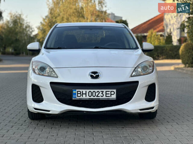 Белый Мазда 3, объемом двигателя 2 л и пробегом 165 тыс. км за 8000 $, фото 2 на Automoto.ua
