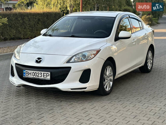 Белый Мазда 3, объемом двигателя 2 л и пробегом 165 тыс. км за 8000 $, фото 4 на Automoto.ua
