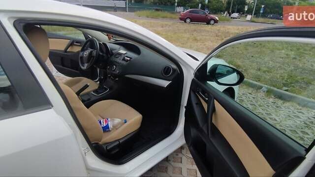 Белый Мазда 3, объемом двигателя 2 л и пробегом 200 тыс. км за 7500 $, фото 9 на Automoto.ua