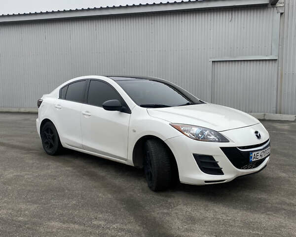 Белый Мазда 3, объемом двигателя 2 л и пробегом 158 тыс. км за 7600 $, фото 5 на Automoto.ua
