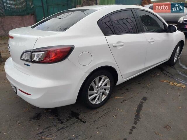 Белый Мазда 3, объемом двигателя 2 л и пробегом 220 тыс. км за 6600 $, фото 2 на Automoto.ua