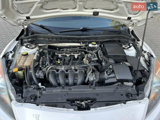 Белый Мазда 3, объемом двигателя 2 л и пробегом 165 тыс. км за 8000 $, фото 33 на Automoto.ua