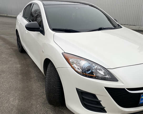 Белый Мазда 3, объемом двигателя 2 л и пробегом 158 тыс. км за 7600 $, фото 4 на Automoto.ua