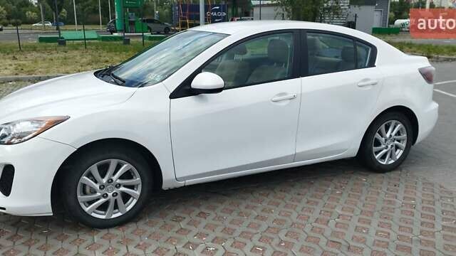 Белый Мазда 3, объемом двигателя 2 л и пробегом 200 тыс. км за 7500 $, фото 1 на Automoto.ua