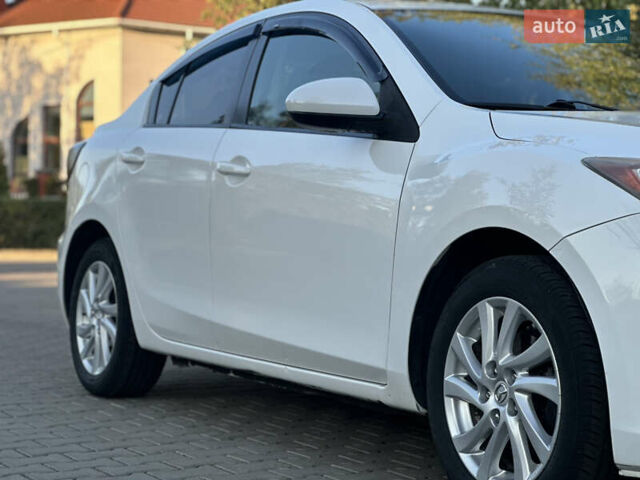 Белый Мазда 3, объемом двигателя 2 л и пробегом 165 тыс. км за 8000 $, фото 8 на Automoto.ua