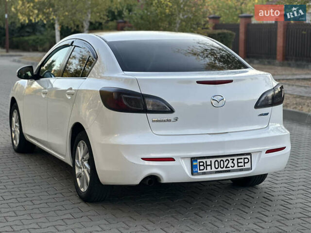 Белый Мазда 3, объемом двигателя 2 л и пробегом 165 тыс. км за 8000 $, фото 13 на Automoto.ua