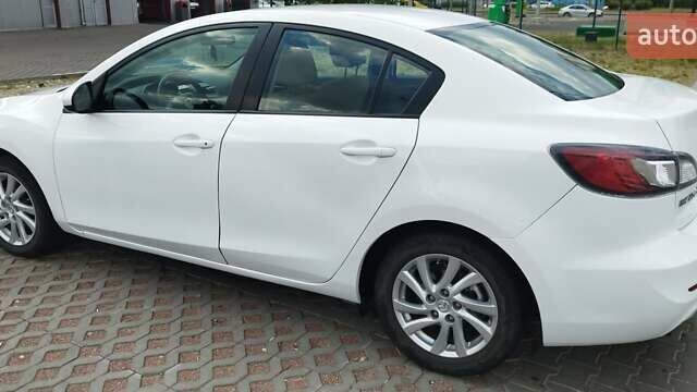 Белый Мазда 3, объемом двигателя 2 л и пробегом 200 тыс. км за 7500 $, фото 7 на Automoto.ua