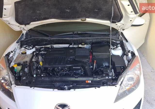 Белый Мазда 3, объемом двигателя 1.6 л и пробегом 160 тыс. км за 9000 $, фото 8 на Automoto.ua