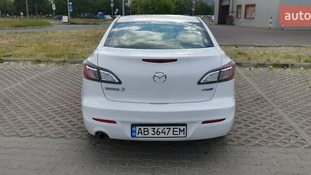 Белый Мазда 3, объемом двигателя 2 л и пробегом 200 тыс. км за 7500 $, фото 3 на Automoto.ua