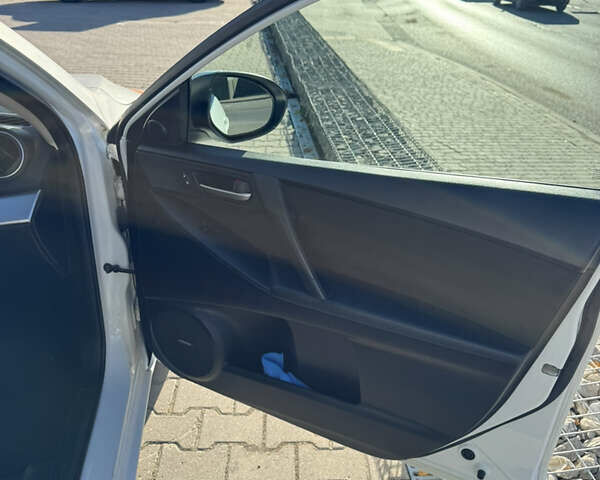 Білий Мазда 3, об'ємом двигуна 2 л та пробігом 208 тис. км за 8300 $, фото 13 на Automoto.ua