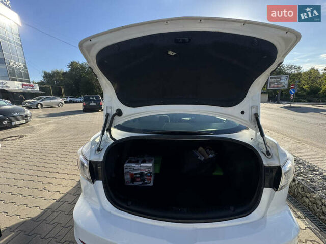 Білий Мазда 3, об'ємом двигуна 2 л та пробігом 208 тис. км за 8300 $, фото 6 на Automoto.ua