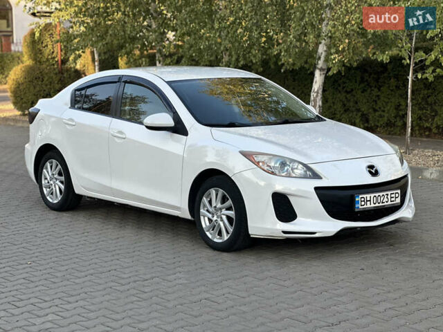 Белый Мазда 3, объемом двигателя 2 л и пробегом 165 тыс. км за 8000 $, фото 5 на Automoto.ua