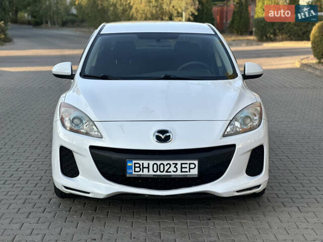 Белый Мазда 3, объемом двигателя 2 л и пробегом 165 тыс. км за 8000 $, фото 1 на Automoto.ua