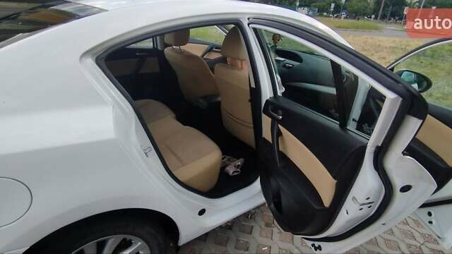 Белый Мазда 3, объемом двигателя 2 л и пробегом 200 тыс. км за 7500 $, фото 10 на Automoto.ua