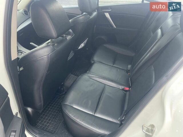 Білий Мазда 3, об'ємом двигуна 2 л та пробігом 199 тис. км за 9100 $, фото 2 на Automoto.ua