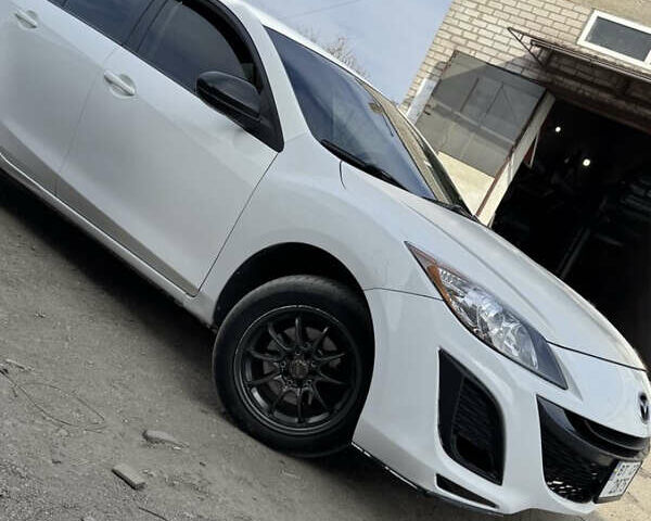 Білий Мазда 3, об'ємом двигуна 2 л та пробігом 234 тис. км за 7000 $, фото 2 на Automoto.ua