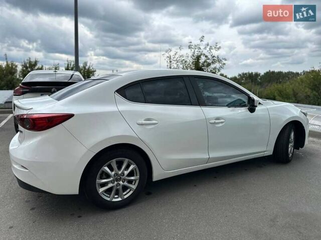 Белый Мазда 3, объемом двигателя 2 л и пробегом 136 тыс. км за 9600 $, фото 3 на Automoto.ua