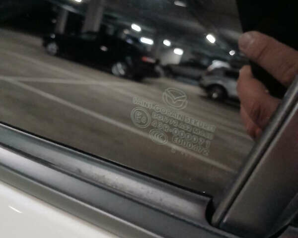 Белый Мазда 3, объемом двигателя 2 л и пробегом 123 тыс. км за 8900 $, фото 17 на Automoto.ua