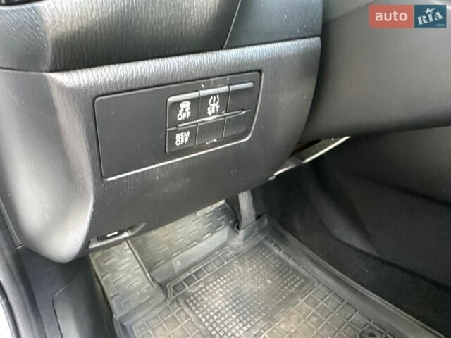 Белый Мазда 3, объемом двигателя 2 л и пробегом 312 тыс. км за 7200 $, фото 11 на Automoto.ua