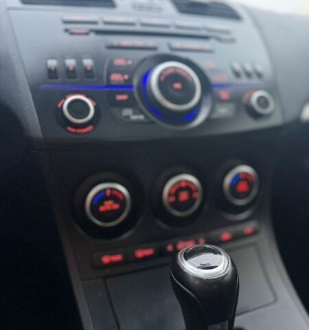 Белый Мазда 3, объемом двигателя 2 л и пробегом 194 тыс. км за 6950 $, фото 30 на Automoto.ua