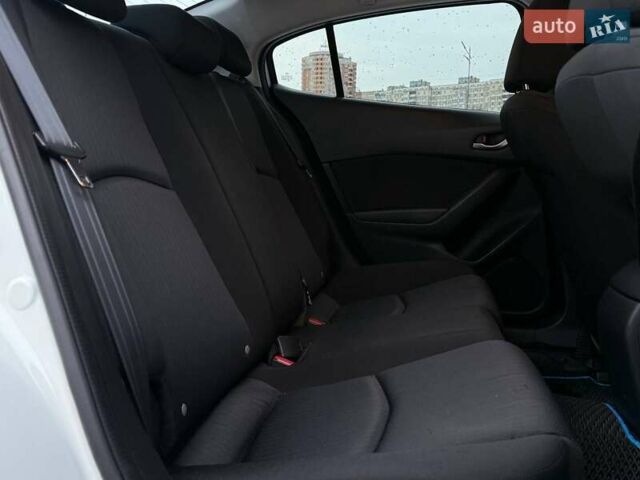 Білий Мазда 3, об'ємом двигуна 2 л та пробігом 195 тис. км за 10490 $, фото 10 на Automoto.ua