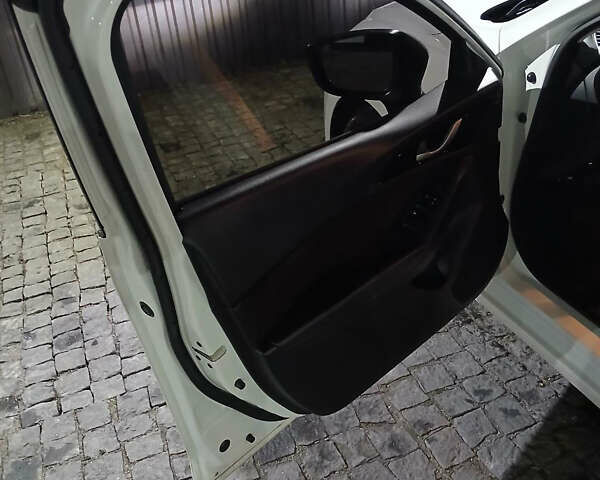 Белый Мазда 3, объемом двигателя 2 л и пробегом 123 тыс. км за 8900 $, фото 26 на Automoto.ua