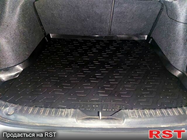 Белый Мазда 3, объемом двигателя 2 л и пробегом 193 тыс. км за 9900 $, фото 4 на Automoto.ua