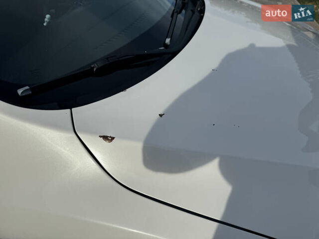 Білий Мазда 3, об'ємом двигуна 2 л та пробігом 200 тис. км за 7600 $, фото 5 на Automoto.ua