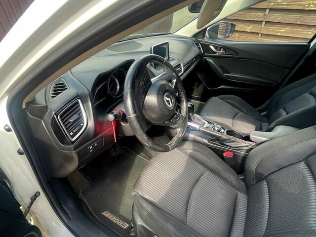 Белый Мазда 3, объемом двигателя 2 л и пробегом 140 тыс. км за 10100 $, фото 2 на Automoto.ua