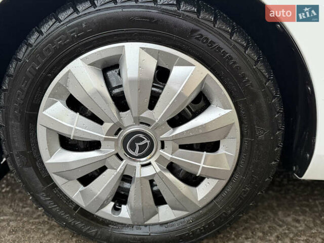 Білий Мазда 3, об'ємом двигуна 2 л та пробігом 194 тис. км за 6900 $, фото 10 на Automoto.ua