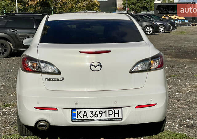 Білий Мазда 3, об'ємом двигуна 2 л та пробігом 170 тис. км за 8199 $, фото 4 на Automoto.ua