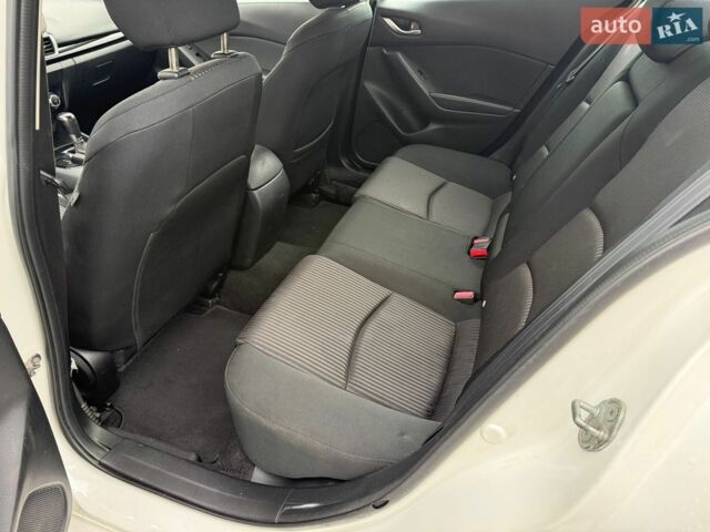 Белый Мазда 3, объемом двигателя 2 л и пробегом 312 тыс. км за 7800 $, фото 18 на Automoto.ua