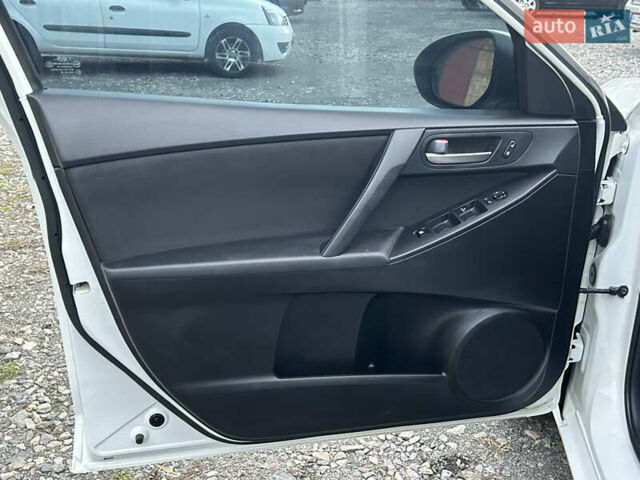 Мазда 3 2013 у Прилуках на Automoto.ua Білий Мазда 3, об'ємом двигуна 2 л та пробігом 215 тис. км за 7650 $, фото 12 на Automoto.ua