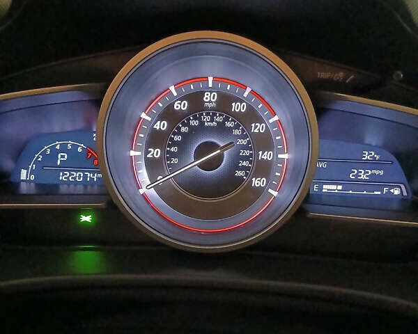 Белый Мазда 3, объемом двигателя 2 л и пробегом 123 тыс. км за 8900 $, фото 10 на Automoto.ua