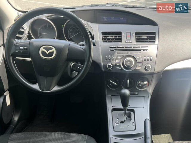 Белый Мазда 3, объемом двигателя 2 л и пробегом 170 тыс. км за 8400 $, фото 32 на Automoto.ua