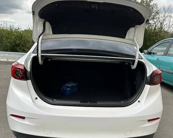 Белый Мазда 3, объемом двигателя 2 л и пробегом 136 тыс. км за 9600 $, фото 6 на Automoto.ua