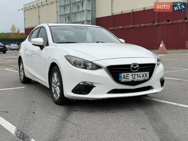 Белый Мазда 3, объемом двигателя 2 л и пробегом 312 тыс. км за 7800 $, фото 3 на Automoto.ua