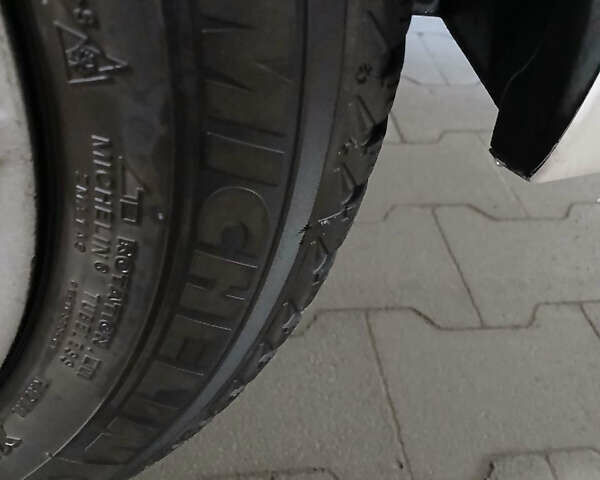 Белый Мазда 3, объемом двигателя 2 л и пробегом 123 тыс. км за 8900 $, фото 9 на Automoto.ua