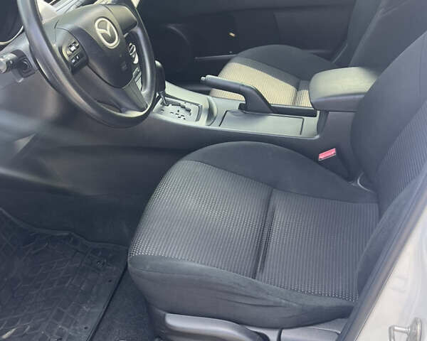 Белый Мазда 3, объемом двигателя 2 л и пробегом 170 тыс. км за 8400 $, фото 37 на Automoto.ua