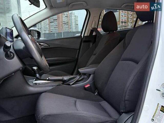 Білий Мазда 3, об'ємом двигуна 2 л та пробігом 195 тис. км за 10490 $, фото 8 на Automoto.ua