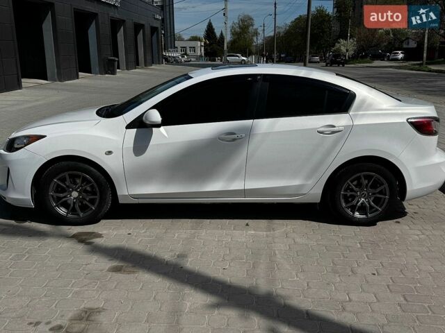 Білий Мазда 3, об'ємом двигуна 2 л та пробігом 115 тис. км за 9000 $, фото 2 на Automoto.ua