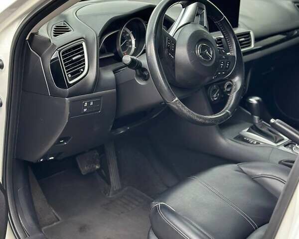 Белый Мазда 3, объемом двигателя 2 л и пробегом 136 тыс. км за 9600 $, фото 8 на Automoto.ua