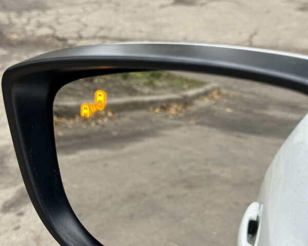 Белый Мазда 3, объемом двигателя 2 л и пробегом 183 тыс. км за 9500 $, фото 27 на Automoto.ua