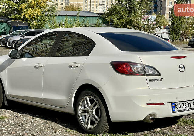 Білий Мазда 3, об'ємом двигуна 2 л та пробігом 170 тис. км за 8199 $, фото 3 на Automoto.ua