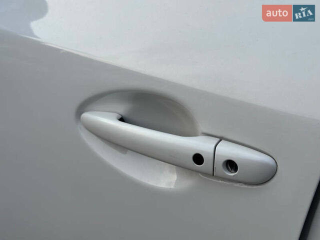 Білий Мазда 3, об'ємом двигуна 2 л та пробігом 276 тис. км за 7999 $, фото 34 на Automoto.ua