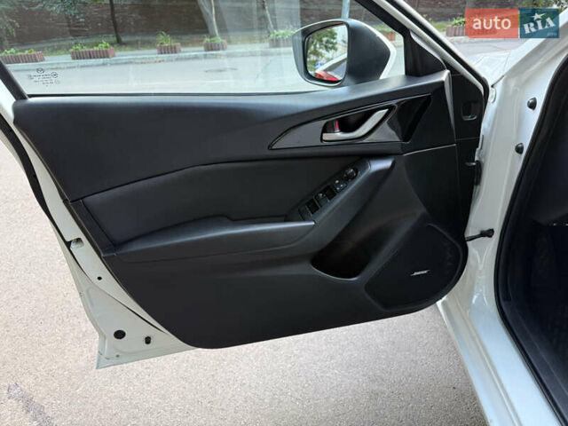 Белый Мазда 3, объемом двигателя 2 л и пробегом 112 тыс. км за 11500 $, фото 10 на Automoto.ua