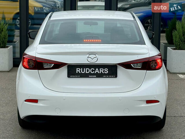 Белый Мазда 3, объемом двигателя 2 л и пробегом 208 тыс. км за 8899 $, фото 4 на Automoto.ua