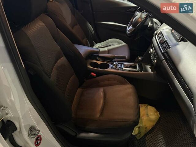 Белый Мазда 3, объемом двигателя 1.5 л и пробегом 56 тыс. км за 14000 $, фото 20 на Automoto.ua